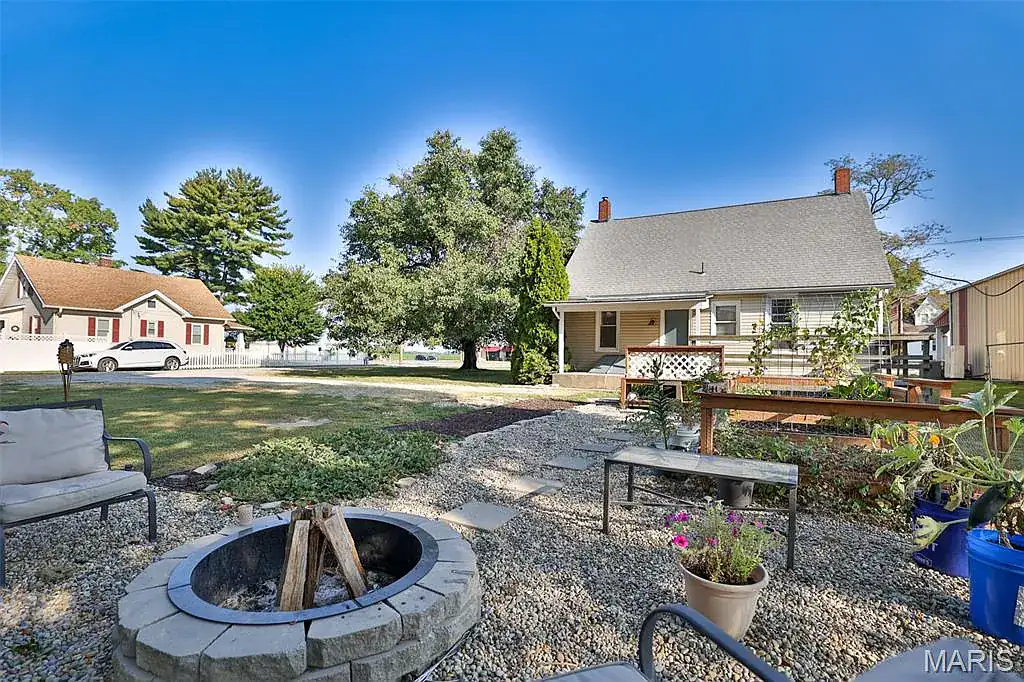 212 W State St in Hamel, photo 9 of 11