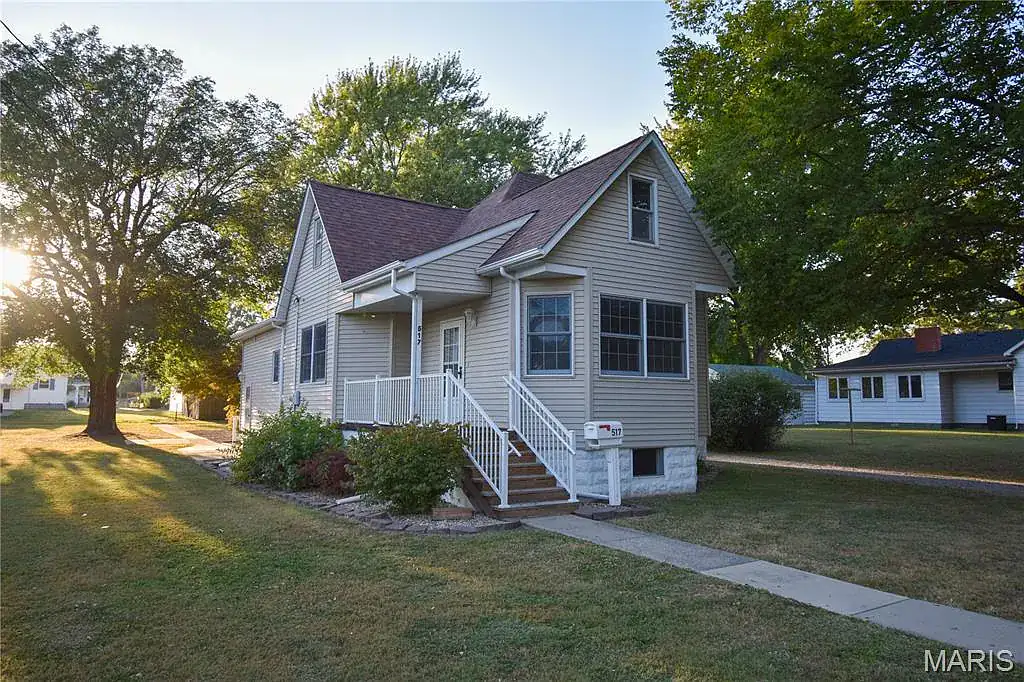 517 N Laurel St in Staunton, photo 1 of 42