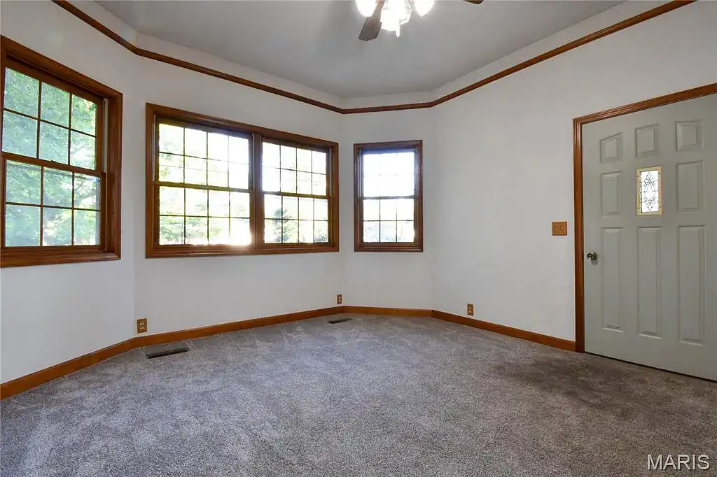 517 N Laurel St in Staunton, photo 2 of 42