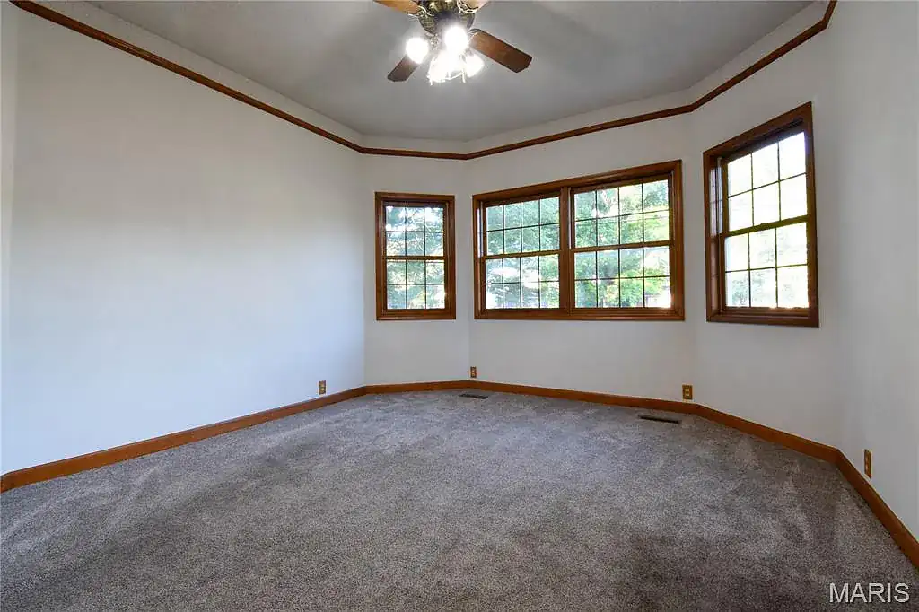517 N Laurel St in Staunton, photo 3 of 42
