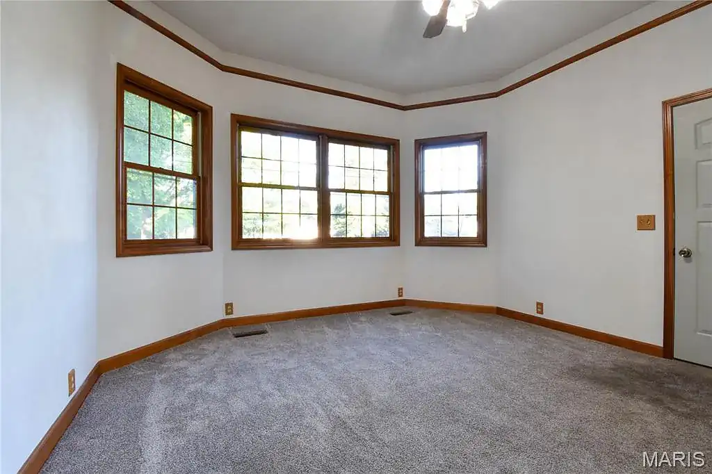 517 N Laurel St in Staunton, photo 4 of 42
