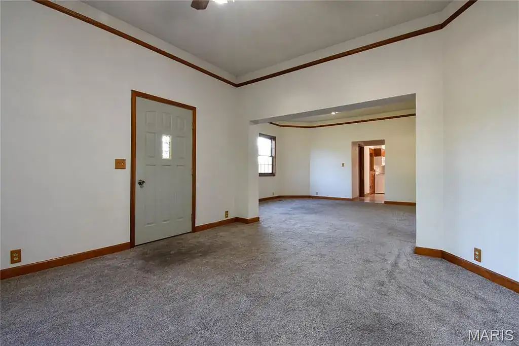 517 N Laurel St in Staunton, photo 5 of 42