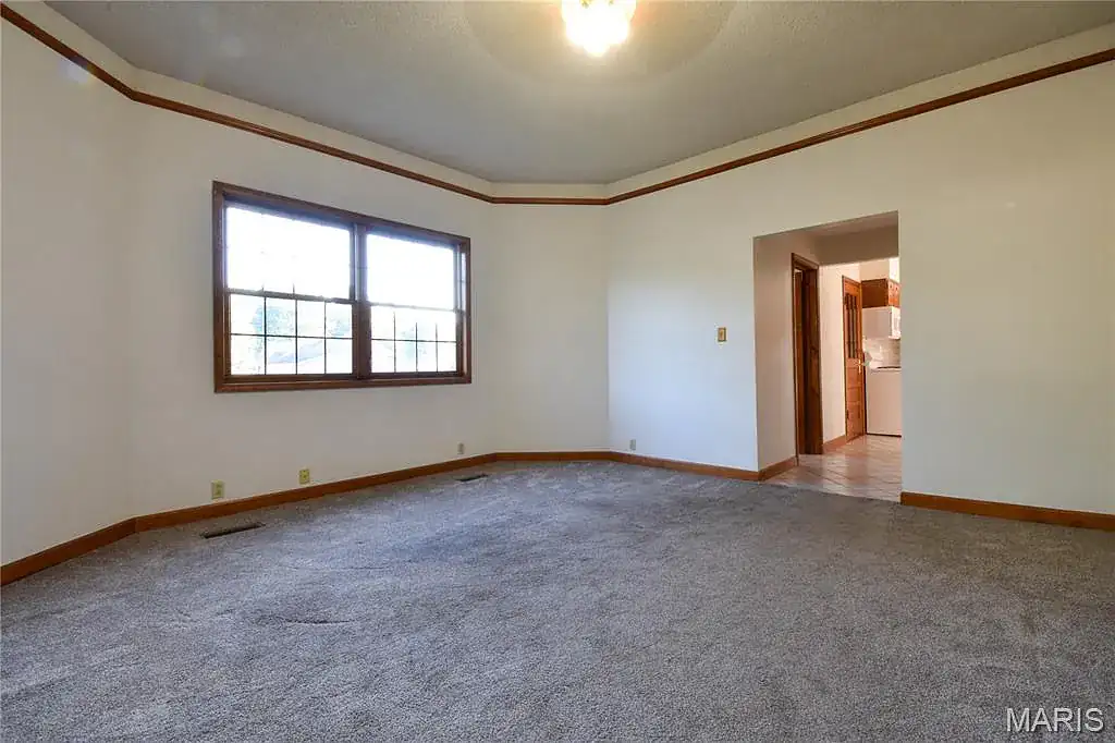 517 N Laurel St in Staunton, photo 7 of 42