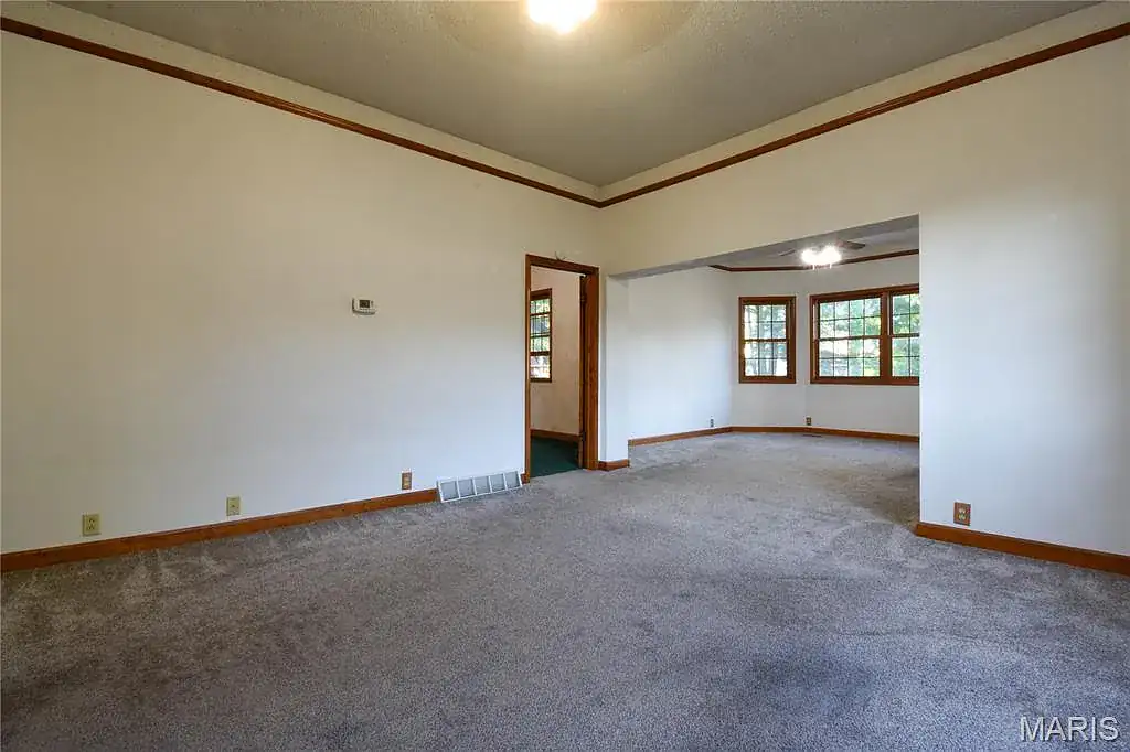 517 N Laurel St in Staunton, photo 9 of 42