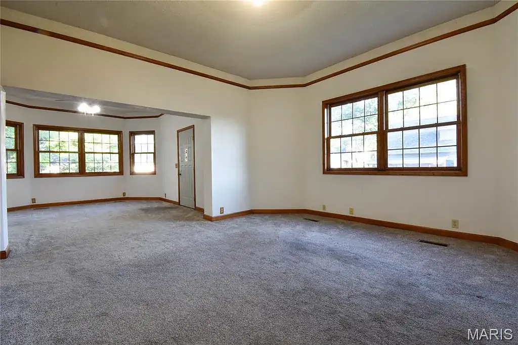 517 N Laurel St in Staunton, photo 10 of 42