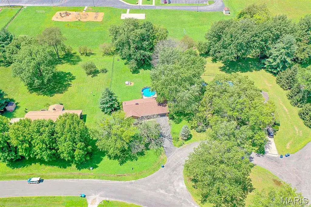 711 Cheshire Rd in Troy, photo 7 of 51