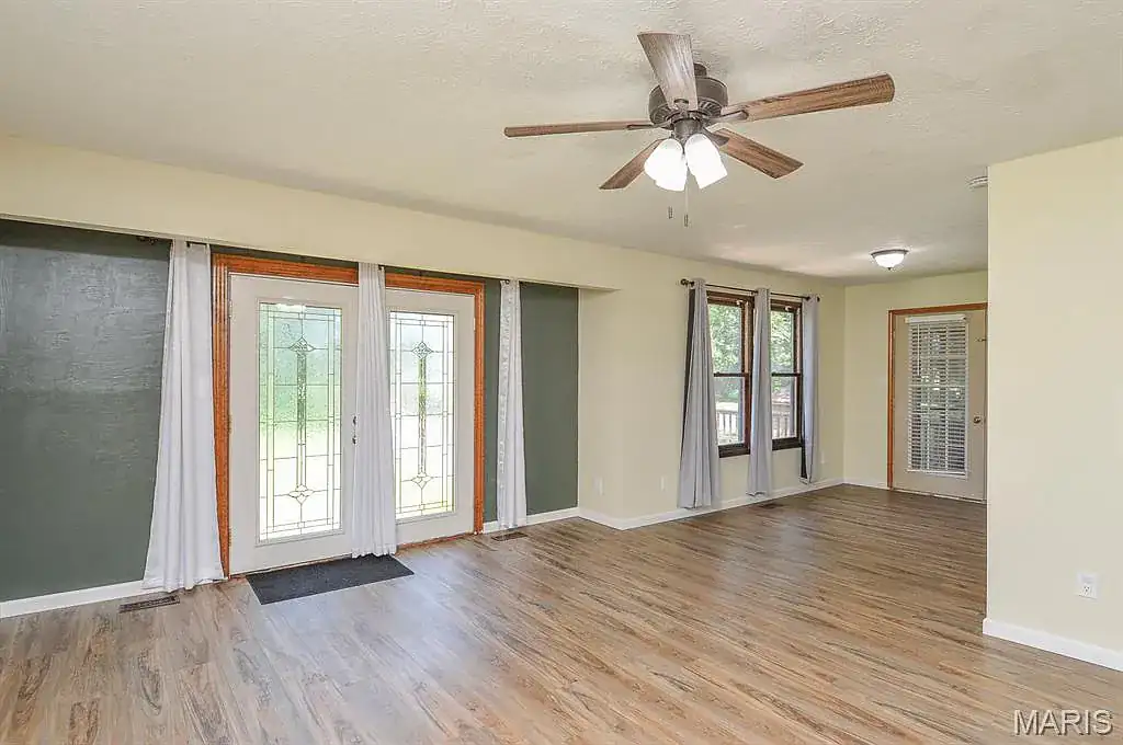 711 Cheshire Rd in Troy, photo 13 of 51