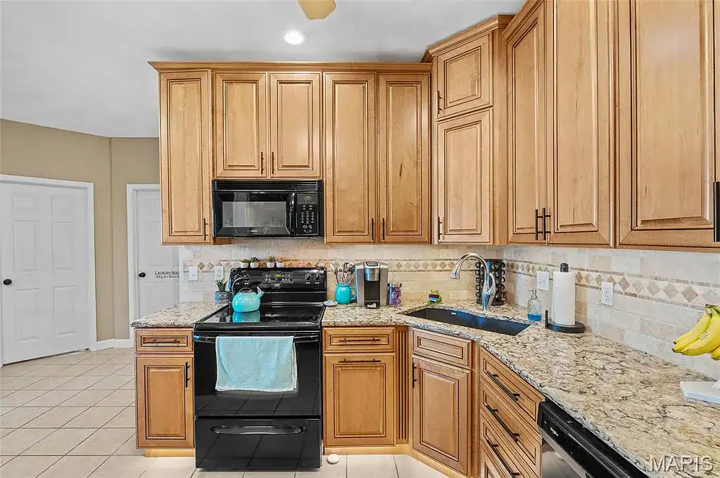 8037 Austin Dr in Troy, photo 8 of 45