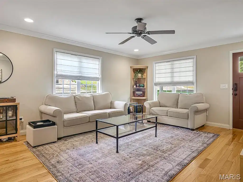 812 Meade Ave in Edwardsville, photo 6 of 31