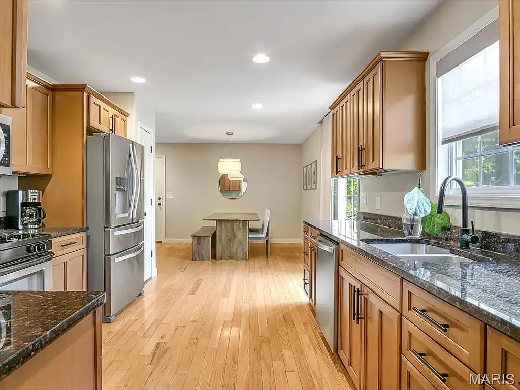 812 Meade Ave in Edwardsville, photo 13 of 31