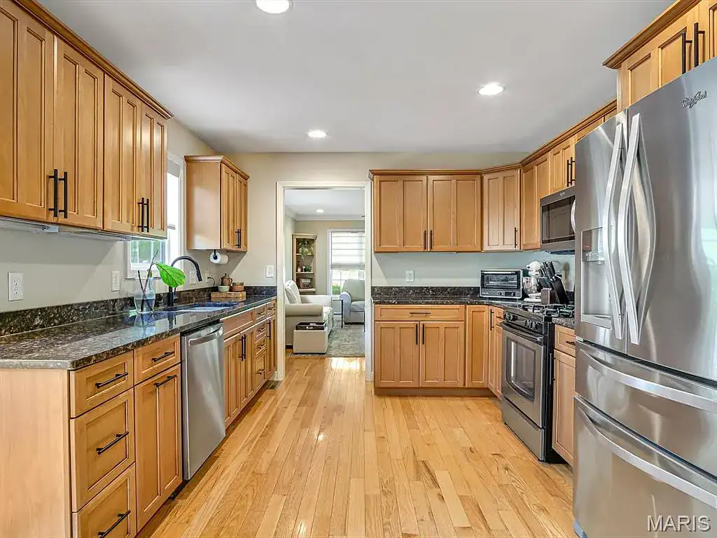 812 Meade Ave in Edwardsville, photo 14 of 31