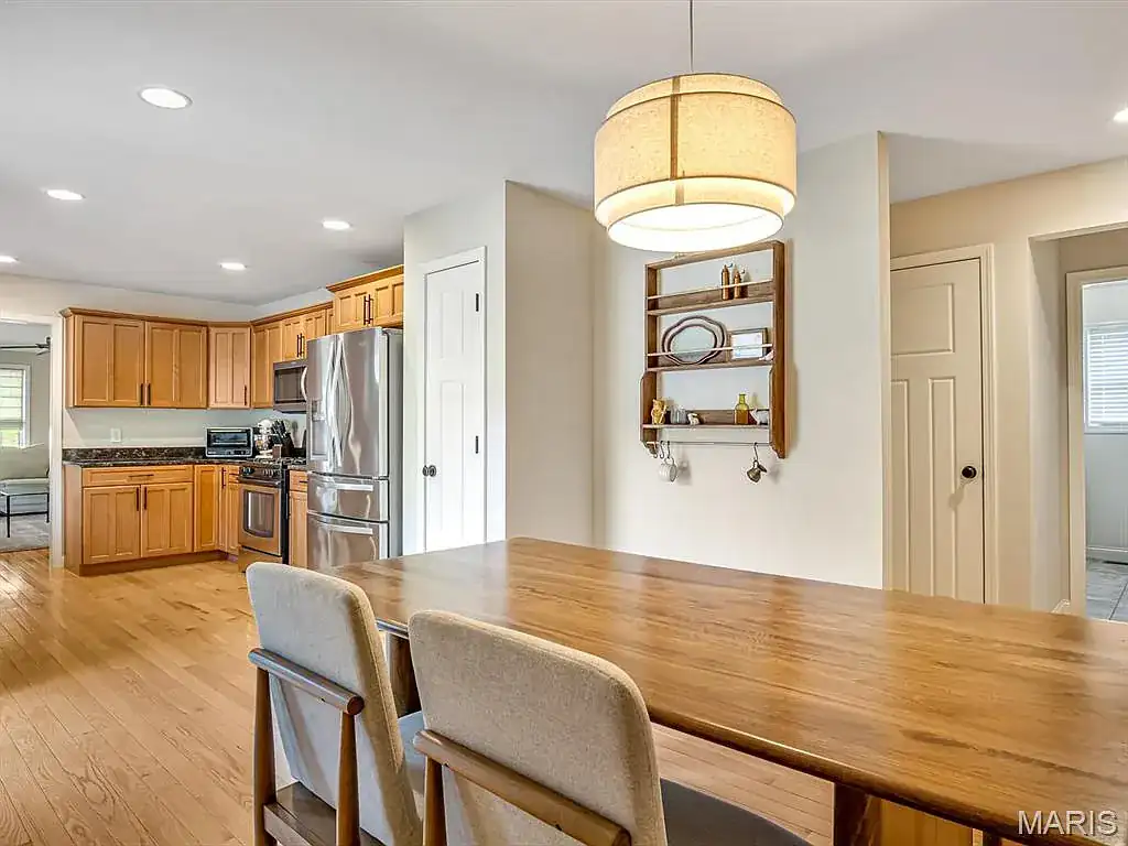 812 Meade Ave in Edwardsville, photo 17 of 31