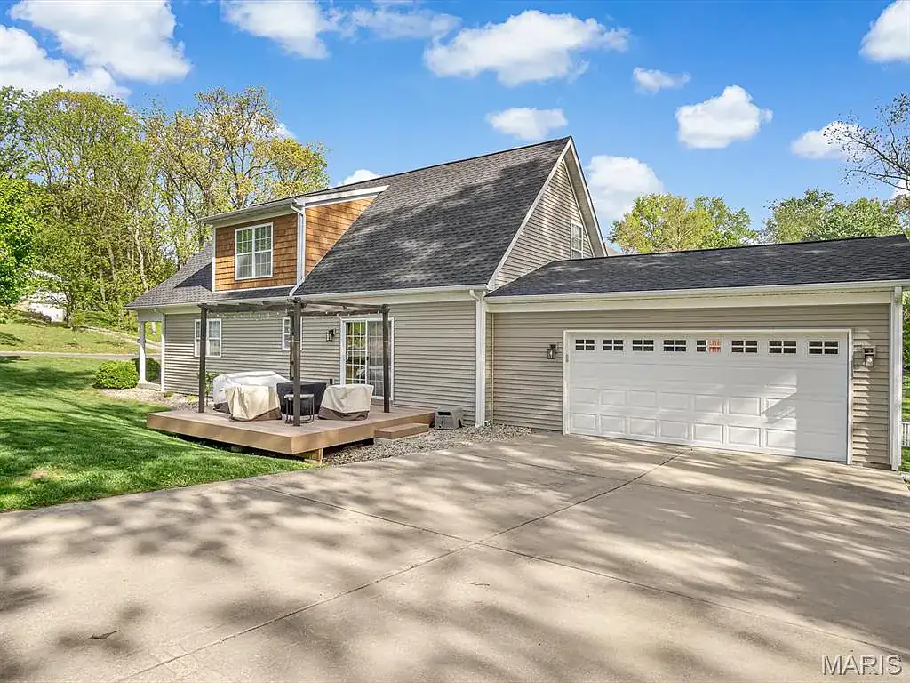 812 Meade Ave in Edwardsville, photo 26 of 31
