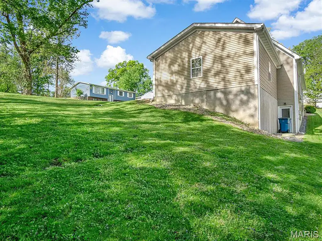 812 Meade Ave in Edwardsville, photo 27 of 31